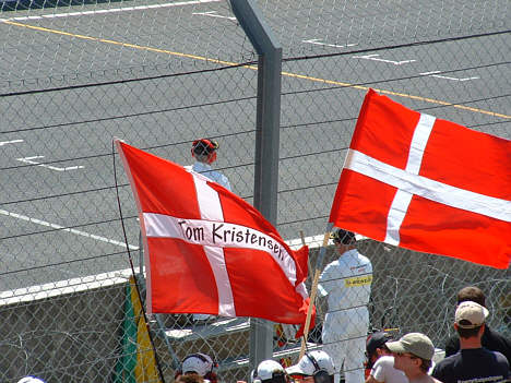 Danske fans var der alle steder på Le Mans.
(Foto: Claude Foubert / infoscourse-org)